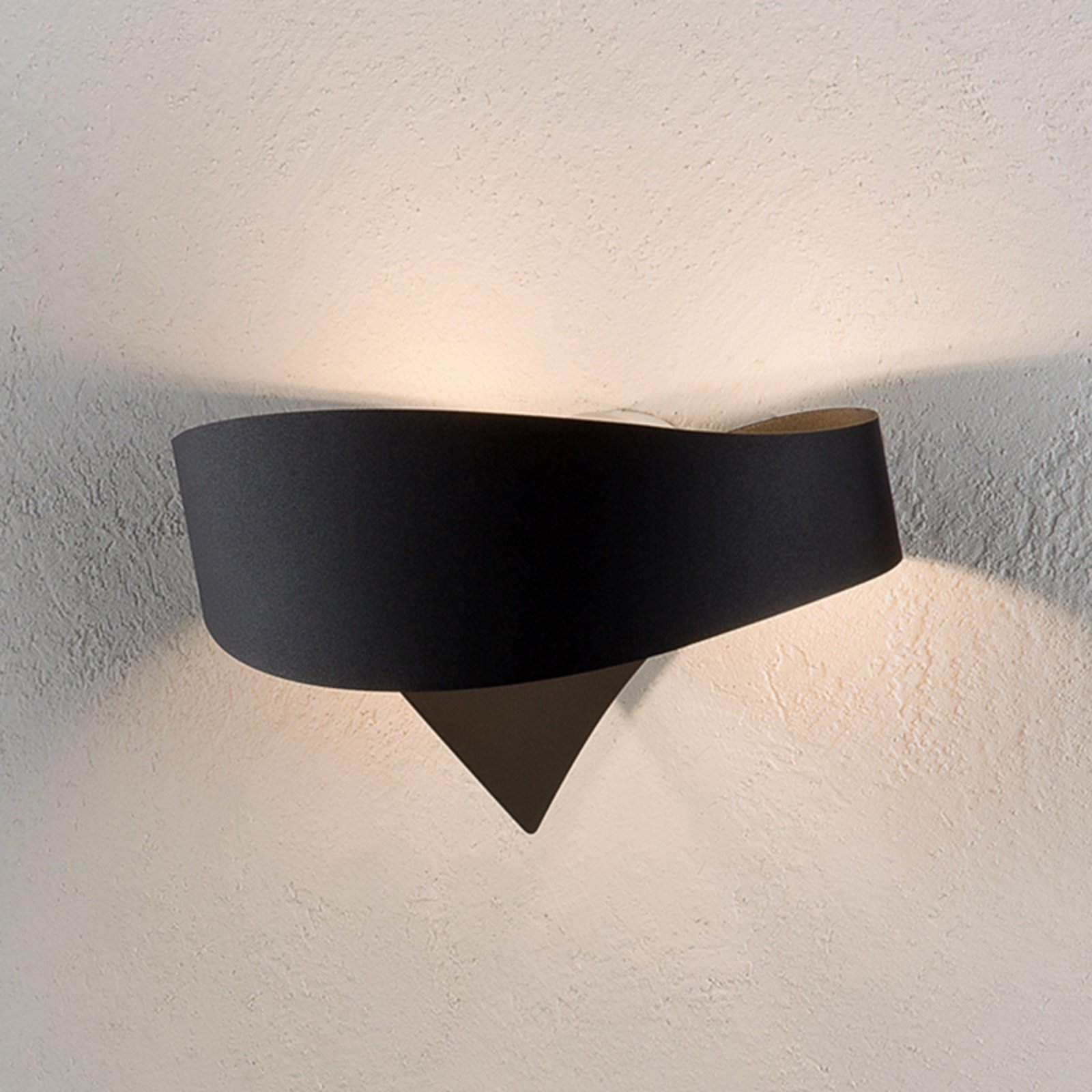 Svart desingvegglampe Scudo