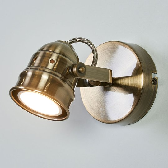 LED-vegglampe Leonor i antikk messing