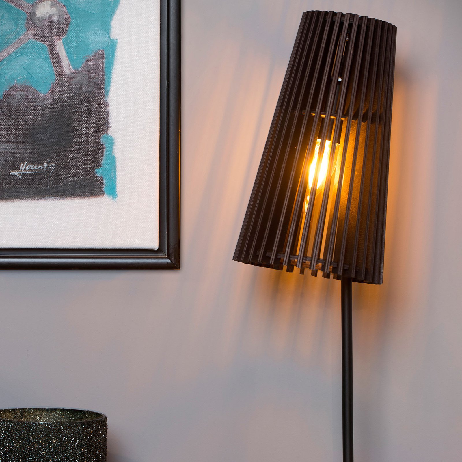 Noralie bordlampe med trelameller-skjerm