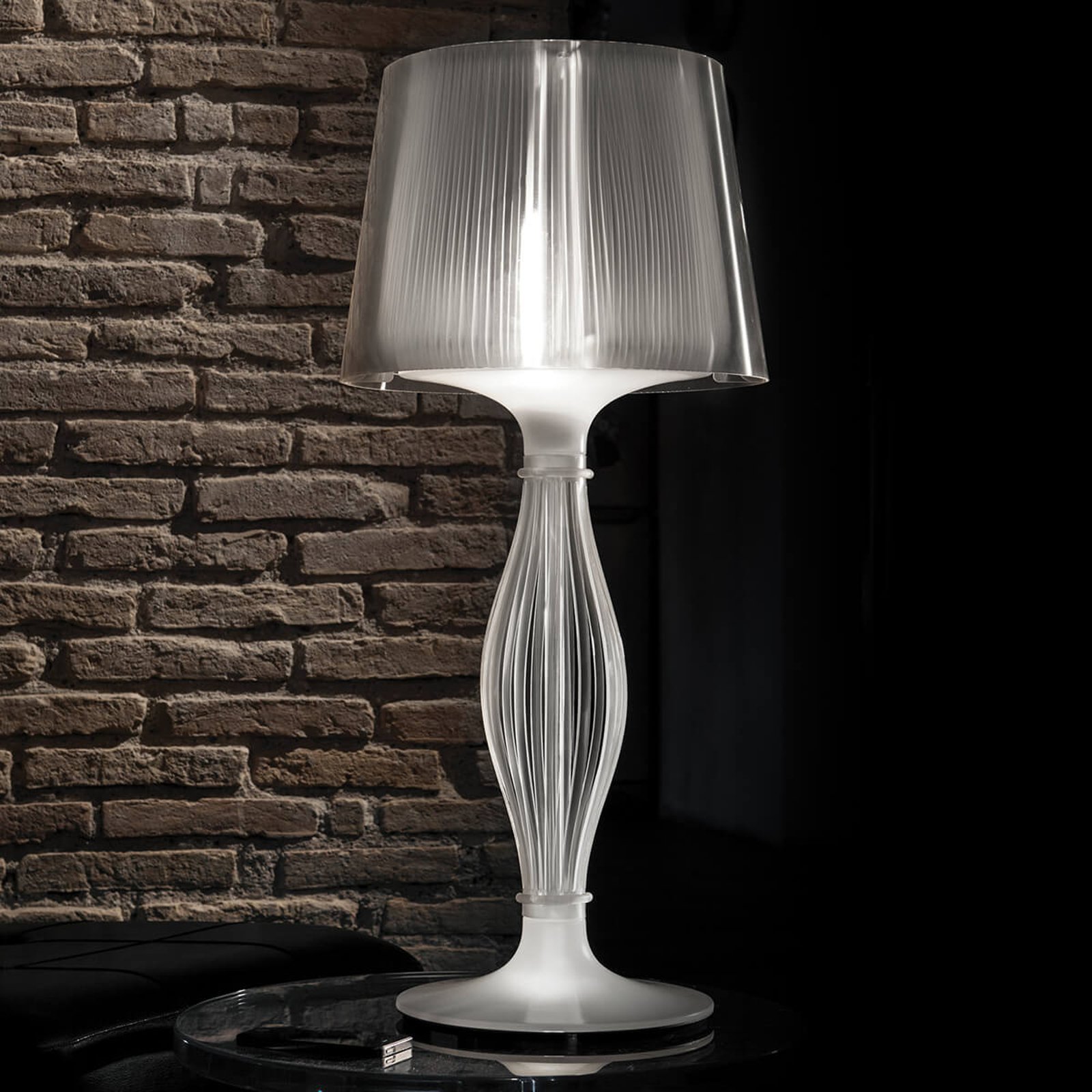 Slamp Liza - designerbordlampe, tinnfarget