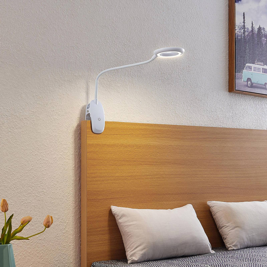 Prios Harumi LED-klemmelampe, hvit