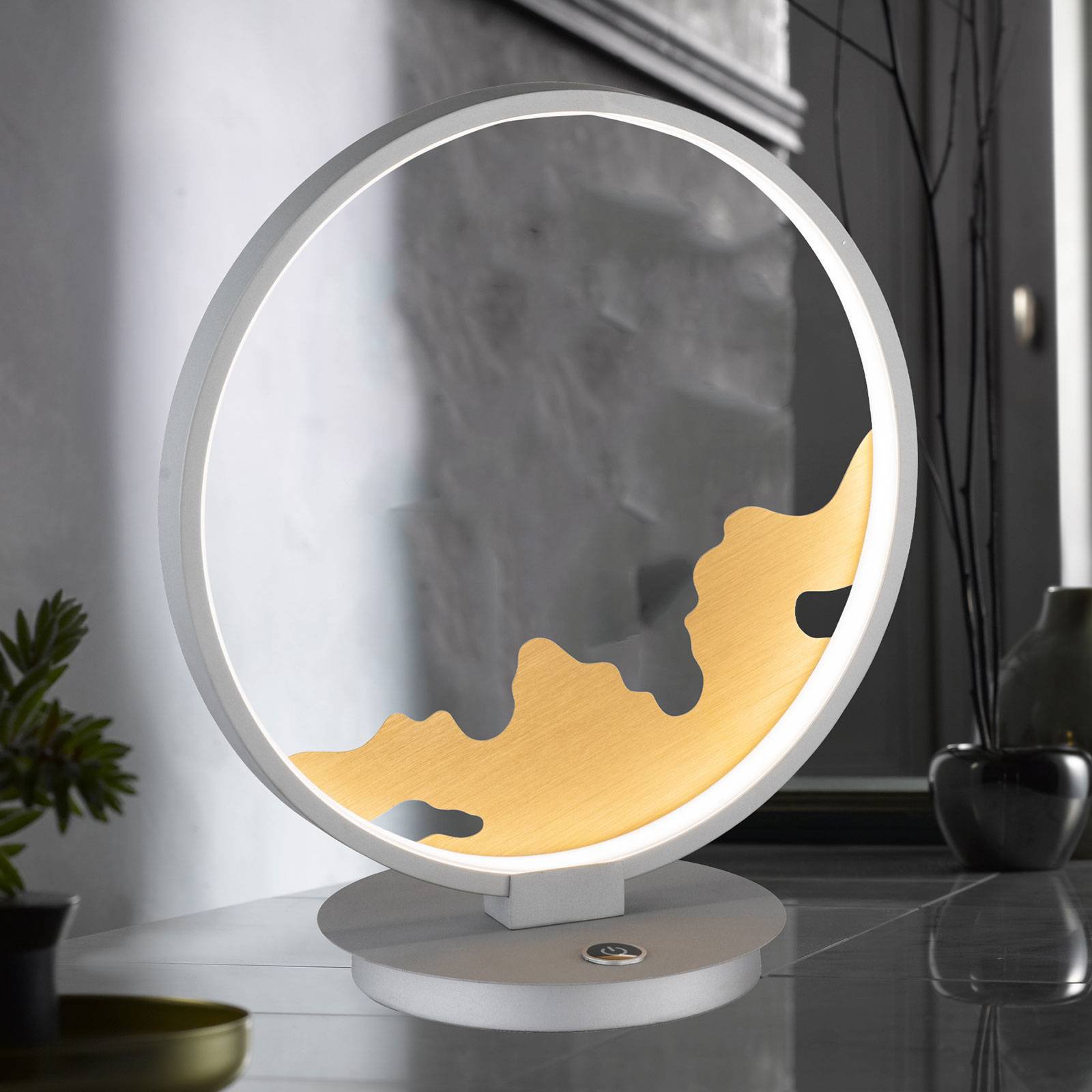 LED-bordlampe Modesto med gulldekorasjon