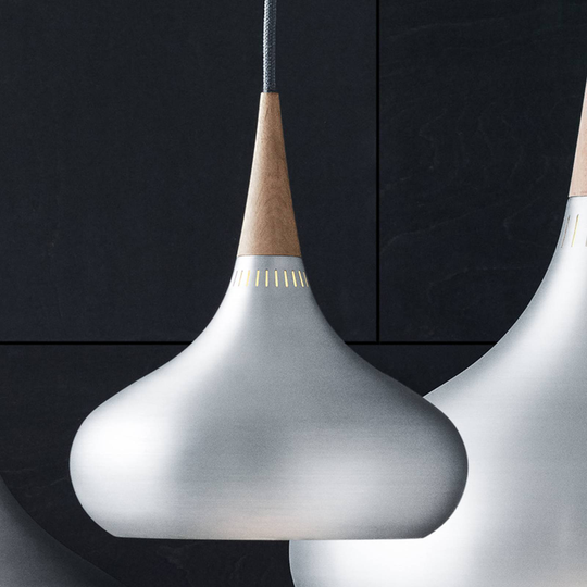 FRITZ HANSEN Orient P1 pendel alu/eik Ø 22,5 cm