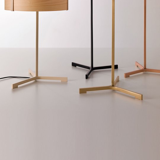 LZF Thesis LED-bordlampe elfenben / bøk natur