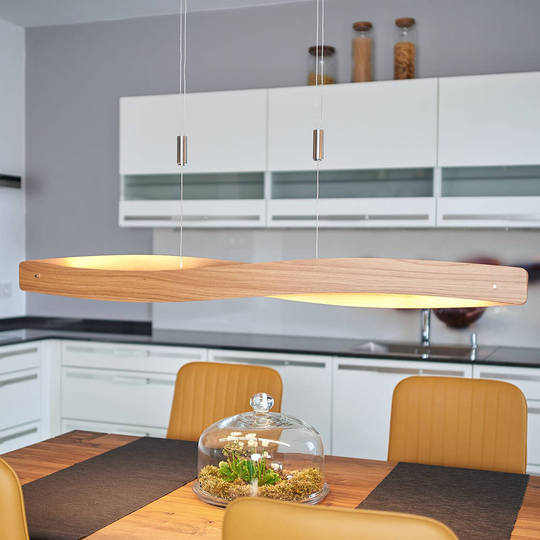 LED-pendellampe Lian i trefiner.
