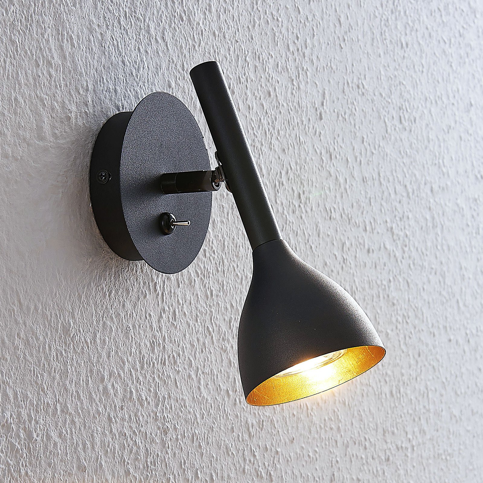 Vegglampe Nordwin i metall, svart, gull