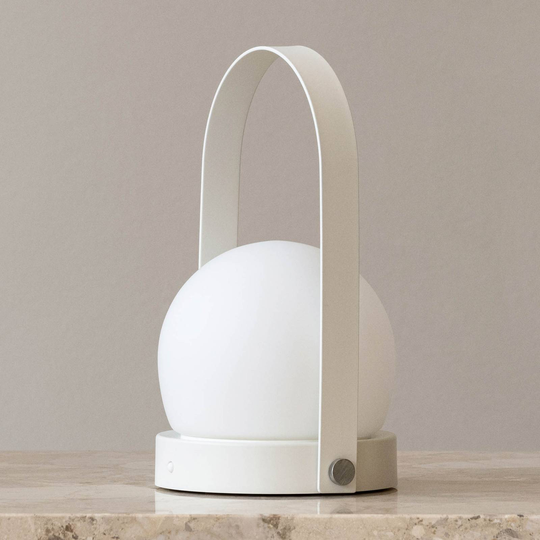 Menu Carrie LED-dekolampe med batteri IP44, hvit