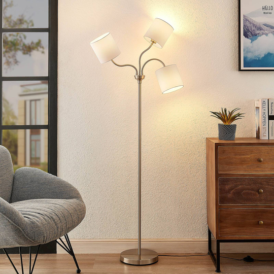 Lindby Manu gulvlampe, stoff, 3 lyskilder, hvit
