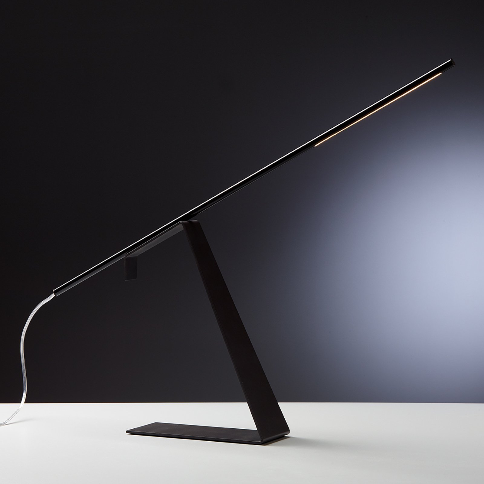 Jella svart LED designerbordlampe