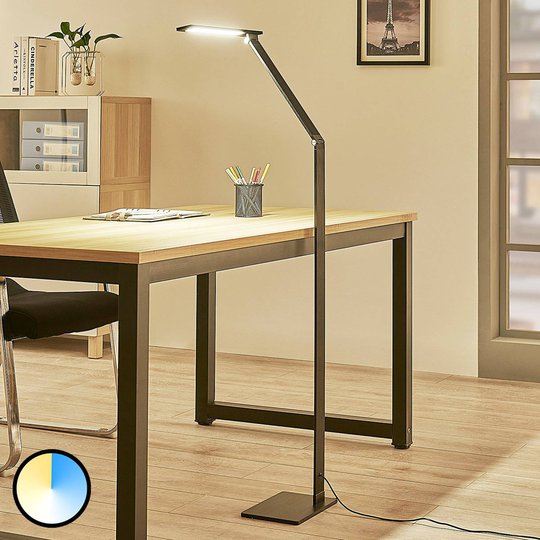Dimbar LED-gulvlampe Salome, variabel lysfarge