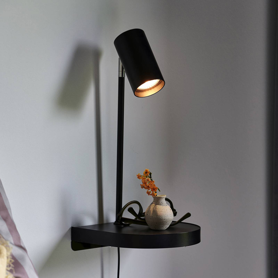 Vegglampe Cody, med hylle og USB-port, svart