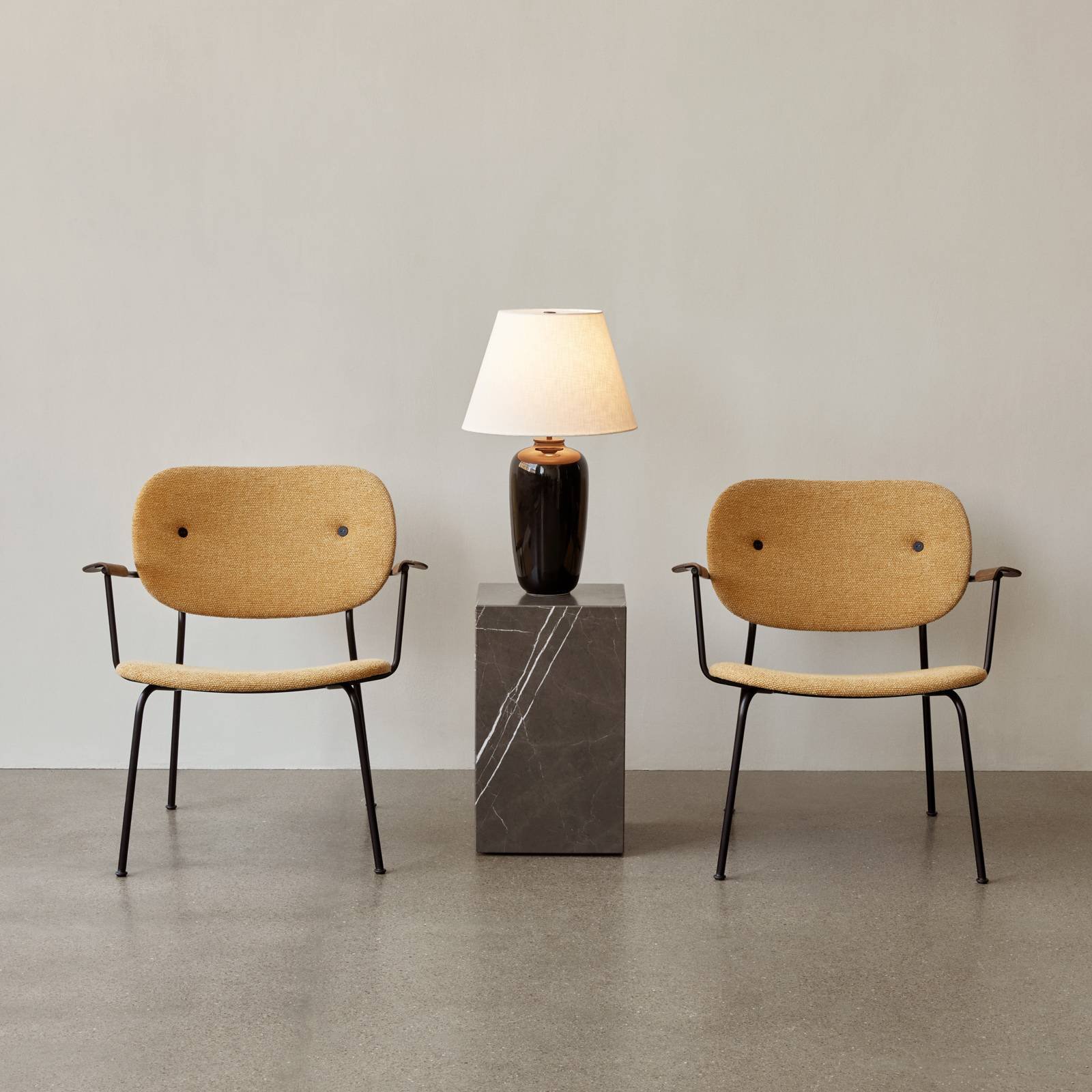 Menu Torso LED-bordlampe, svart/hvit, 57 cm