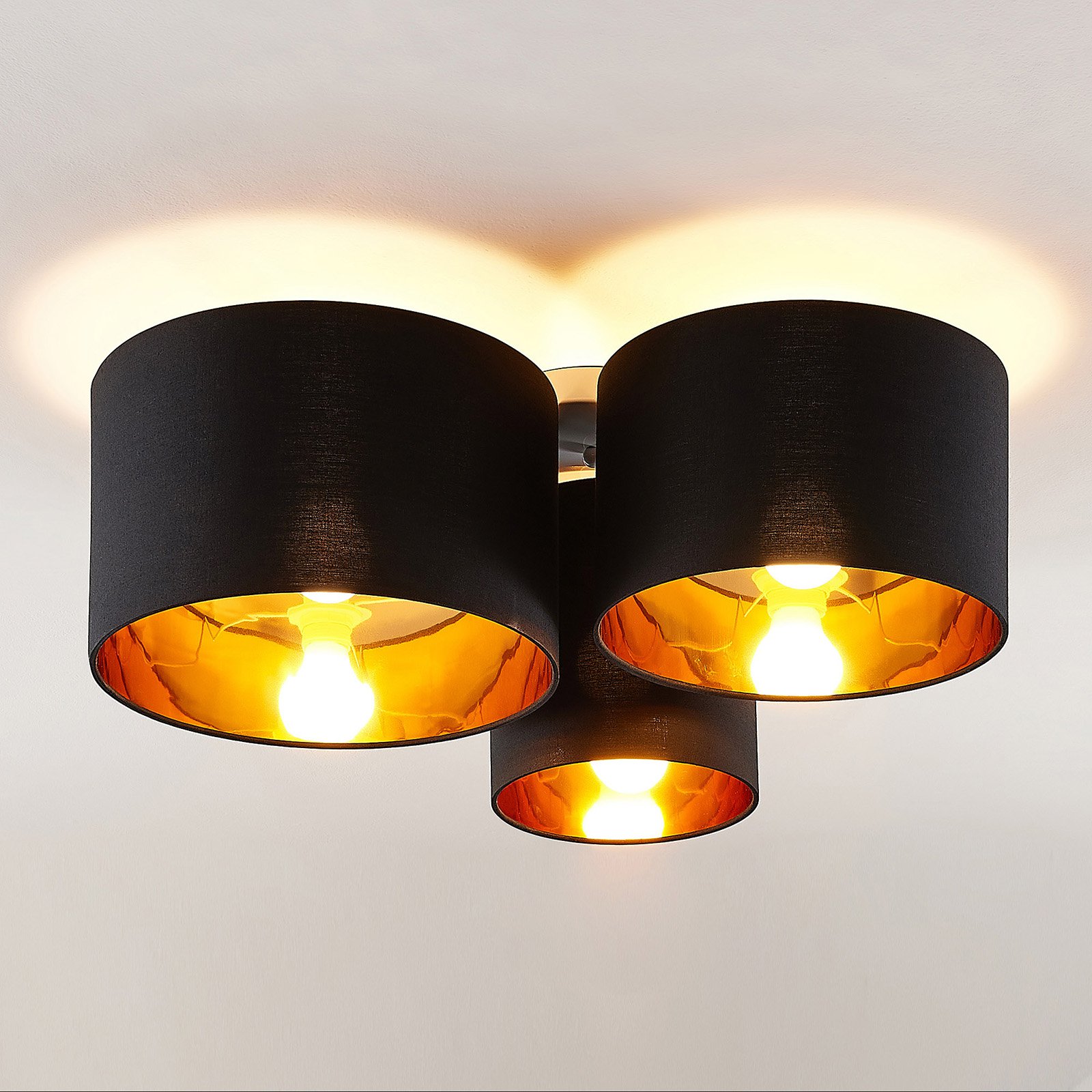 Lindby Laurenz taklampe, 3 lyskilder, svart-gull