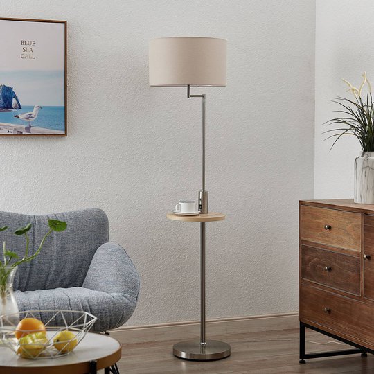 Lindby Zinia gulvlampe med hylle og USB, nikkel