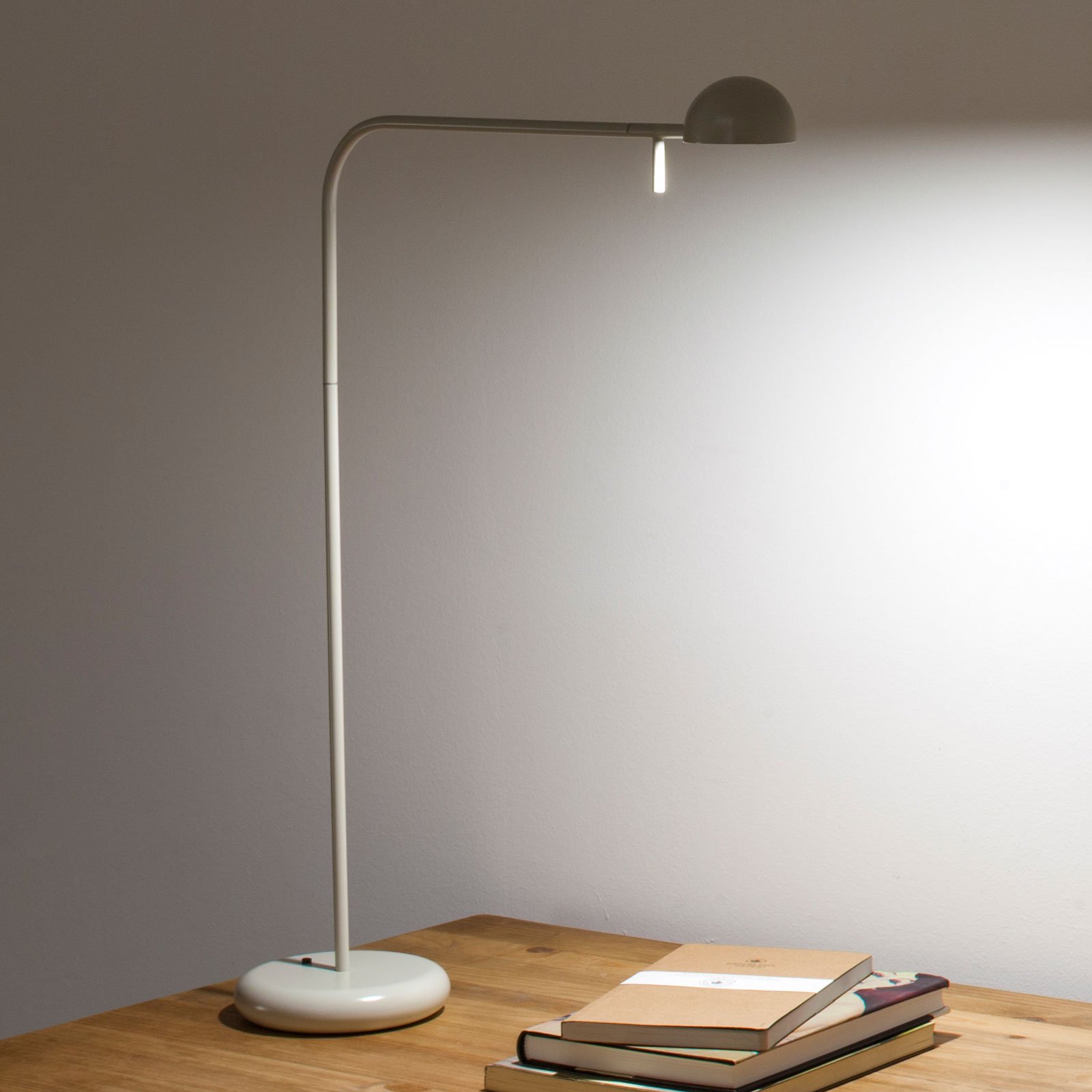Vibia Pin 1655 LED-bordlampe, lengde 40 cm, hvit