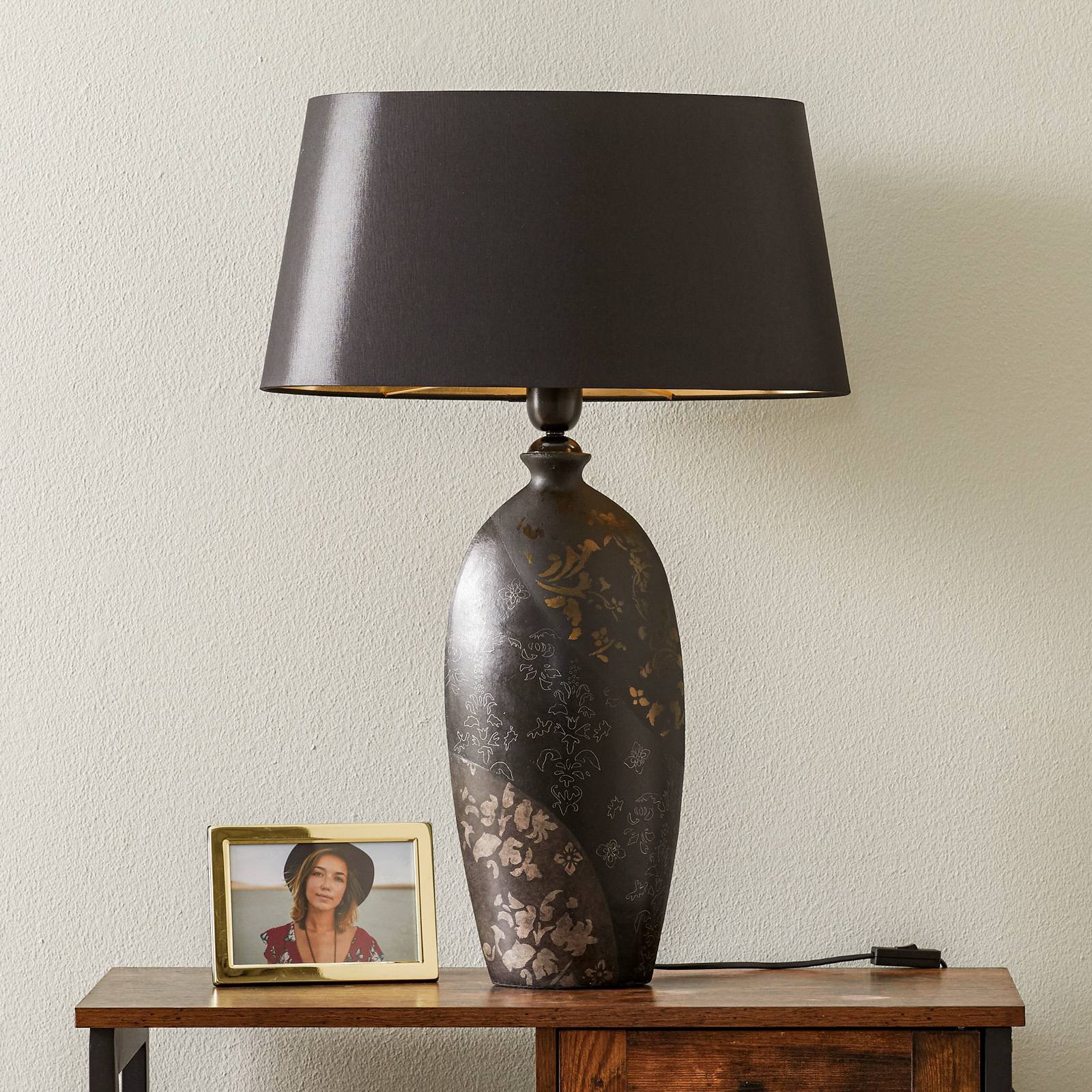 Bordlampe Mary, keramikk og chintz, høyde 66 cm