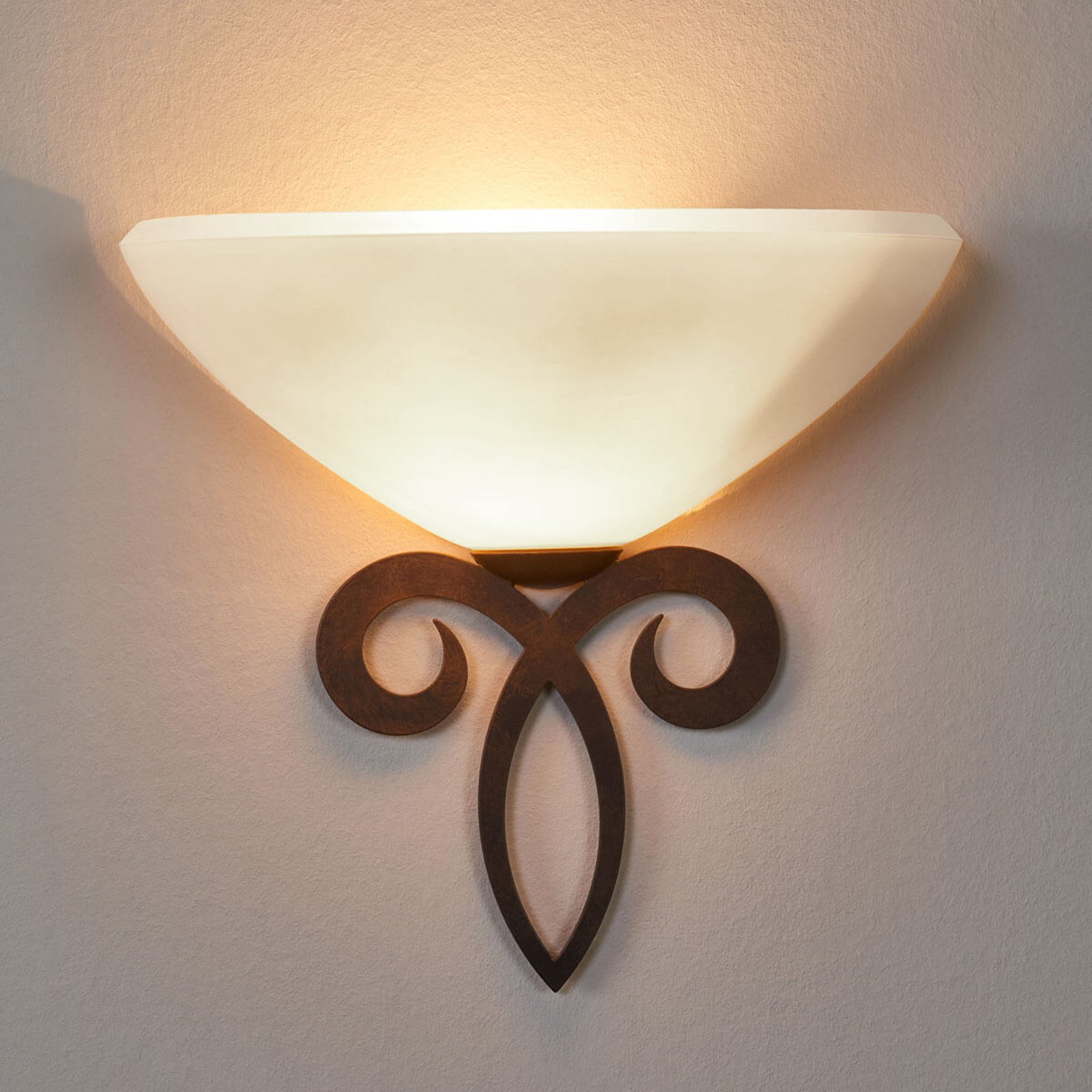 Vegglampe Luca av glass i landstil hvit