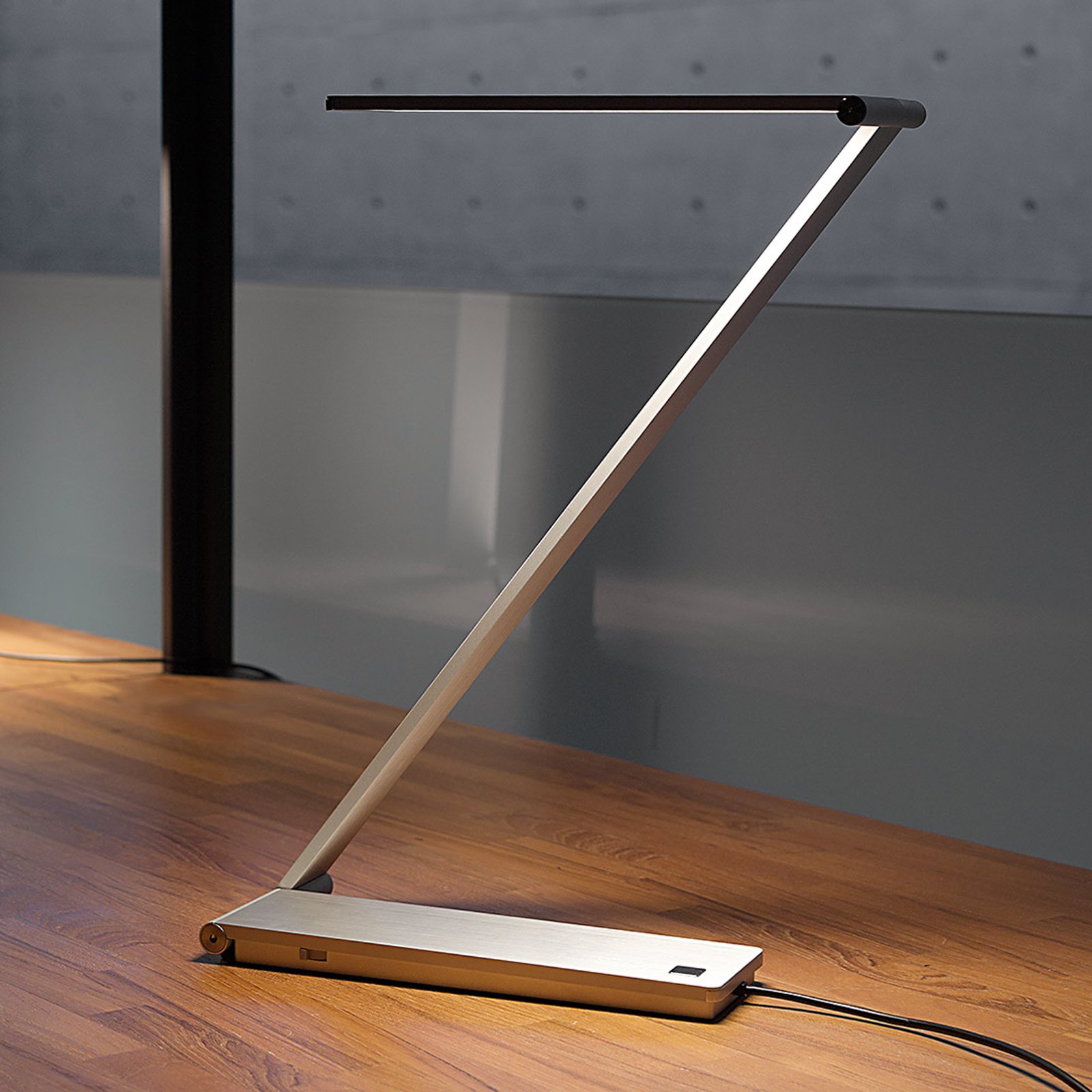 Designskrivebordslampe BE Light med LEDs
