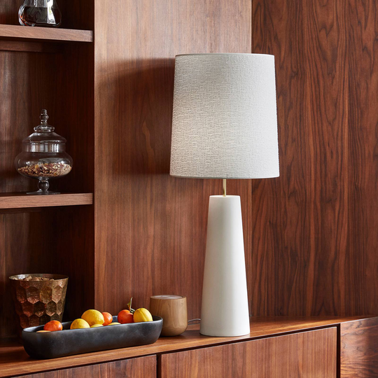 MARKET SET Cosiness bordlampe, keramikkfot hvit