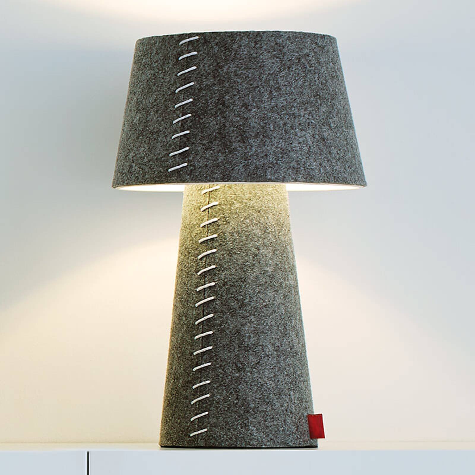 Alice - grå LED-bordlampe omfavnet i filt