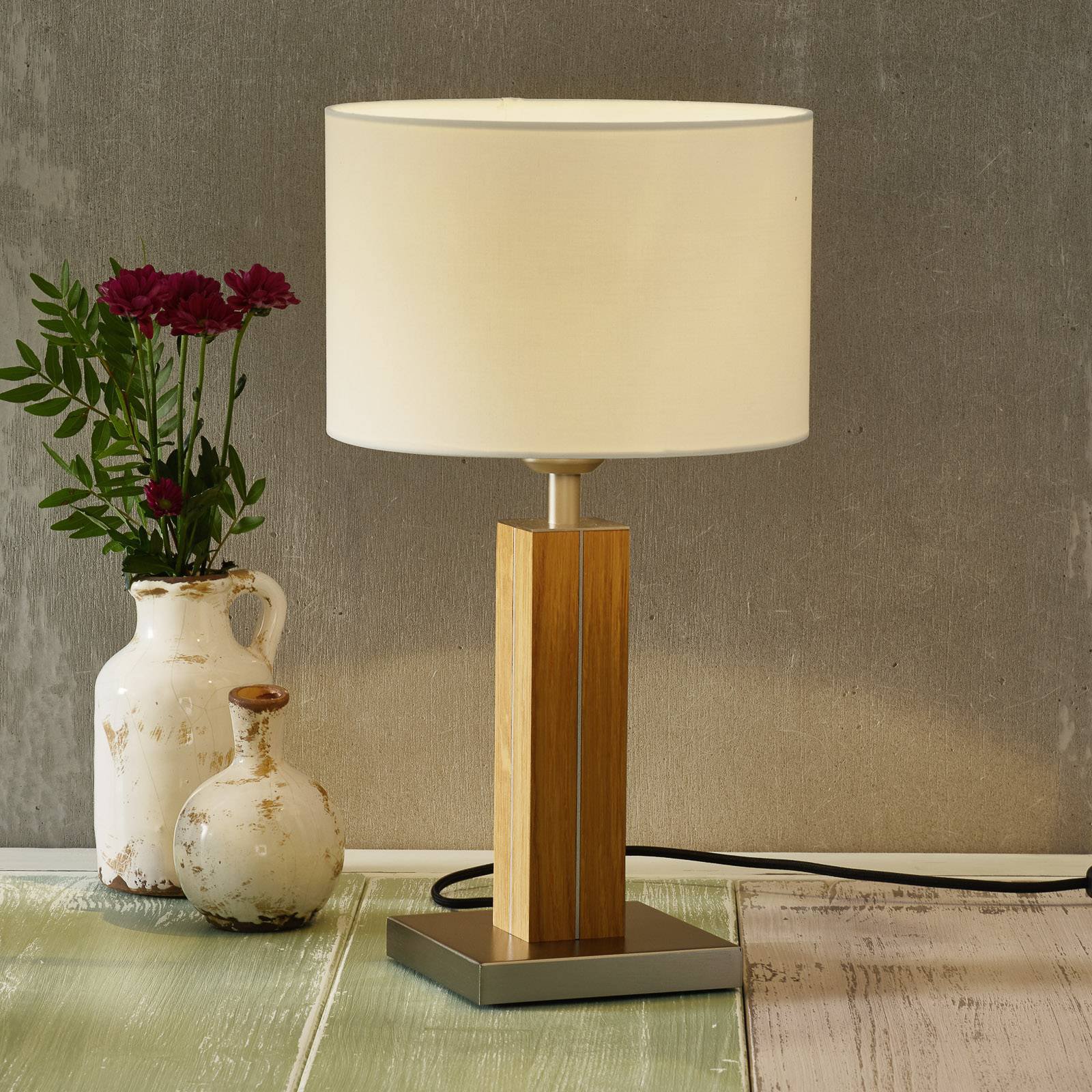 HerzBlut Dana bordlampe med trefot, eik