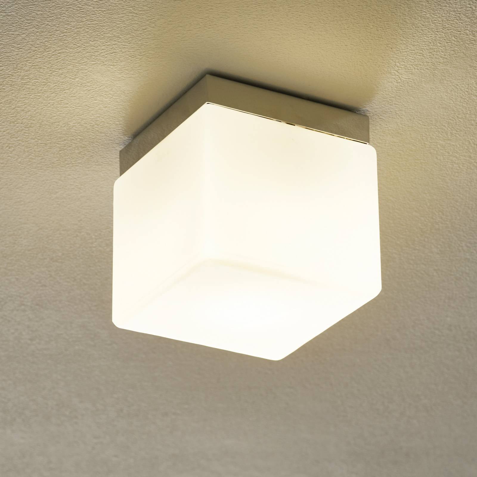Cubis bordlampe i krom